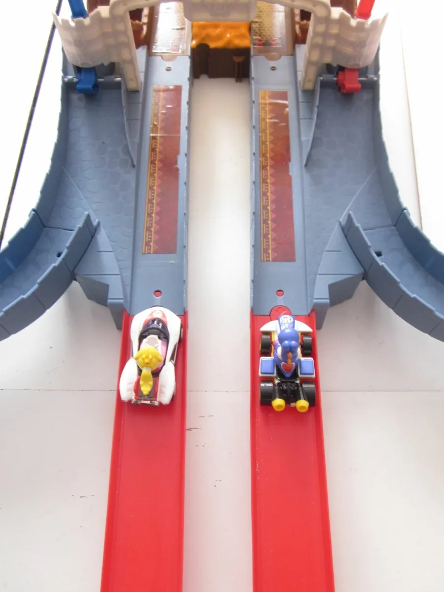 Hot Wheels Mario Kart Bowser’s Castle - Image 3
