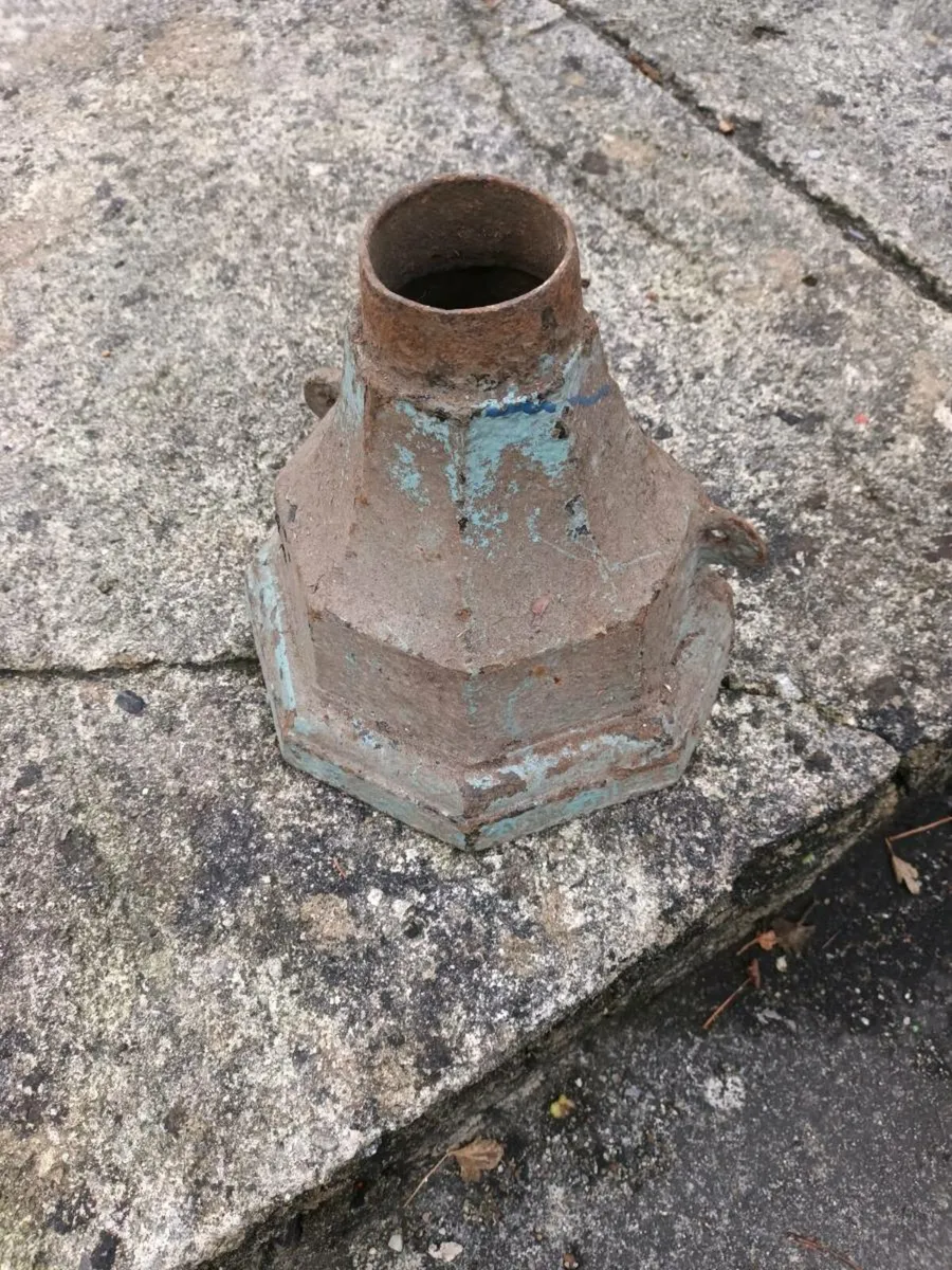Cast iron Hopper - Image 1