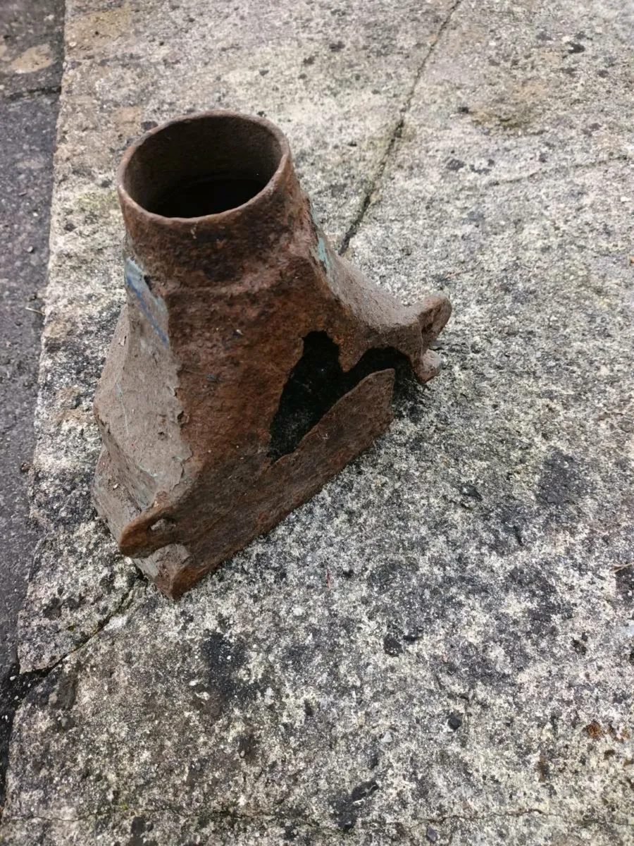 Cast iron Hopper - Image 2