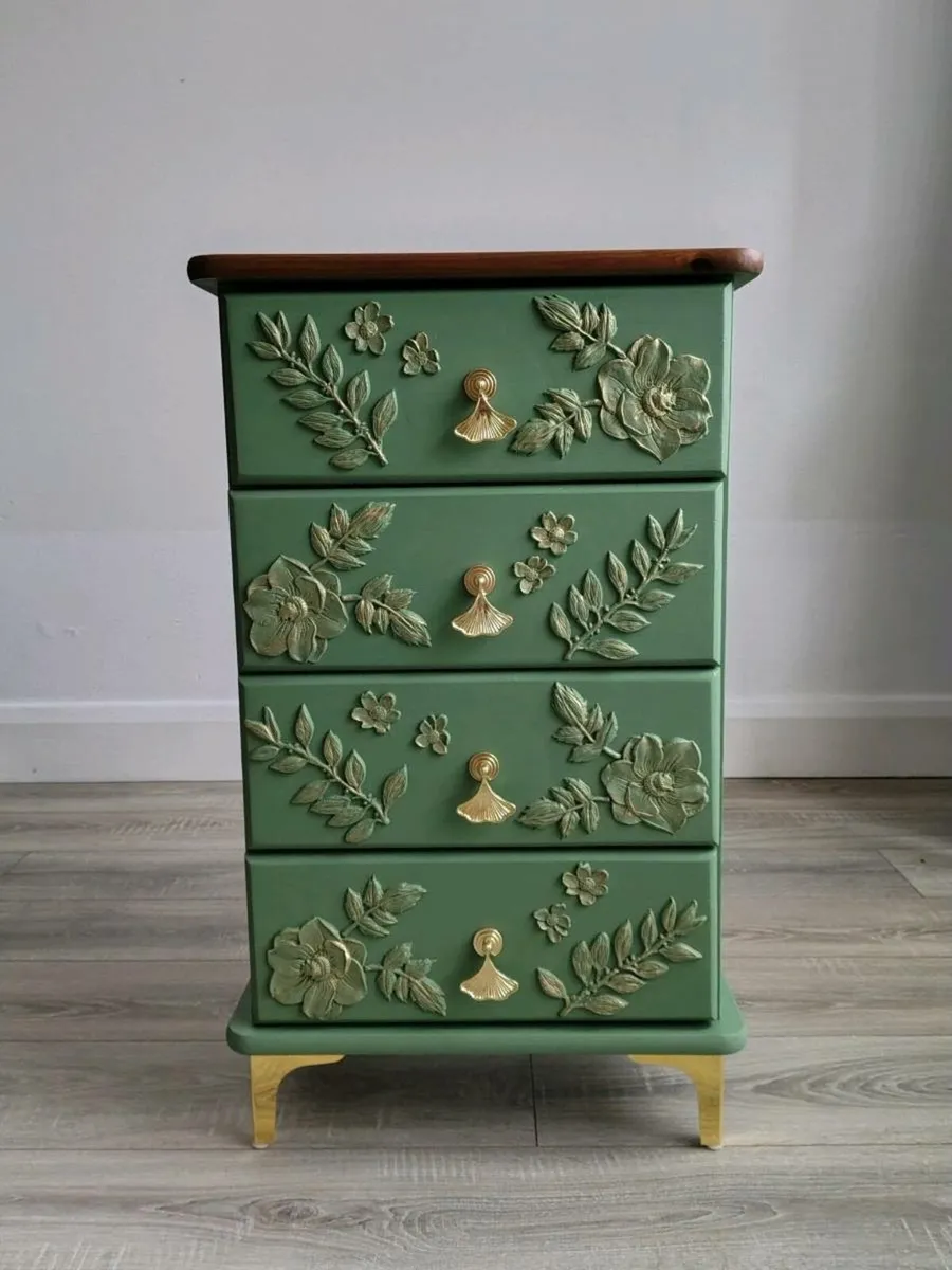 Small chest of drawers/locker/occasional table - Image 1