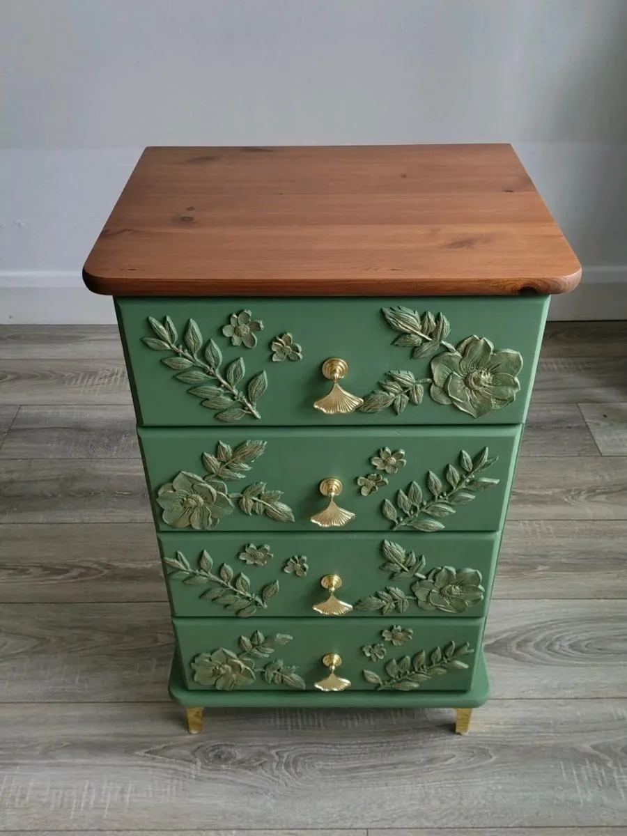 Small chest of drawers/locker/occasional table - Image 3