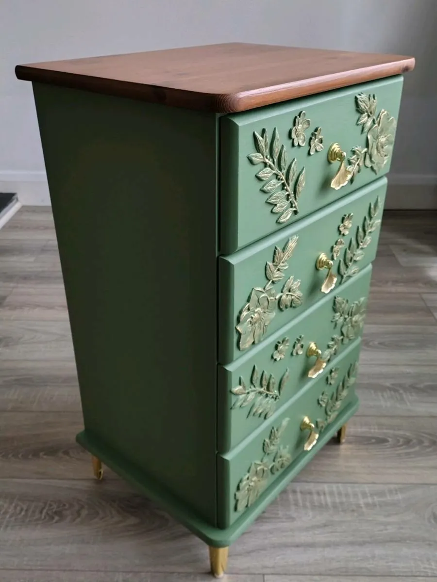 Small chest of drawers/locker/occasional table - Image 4