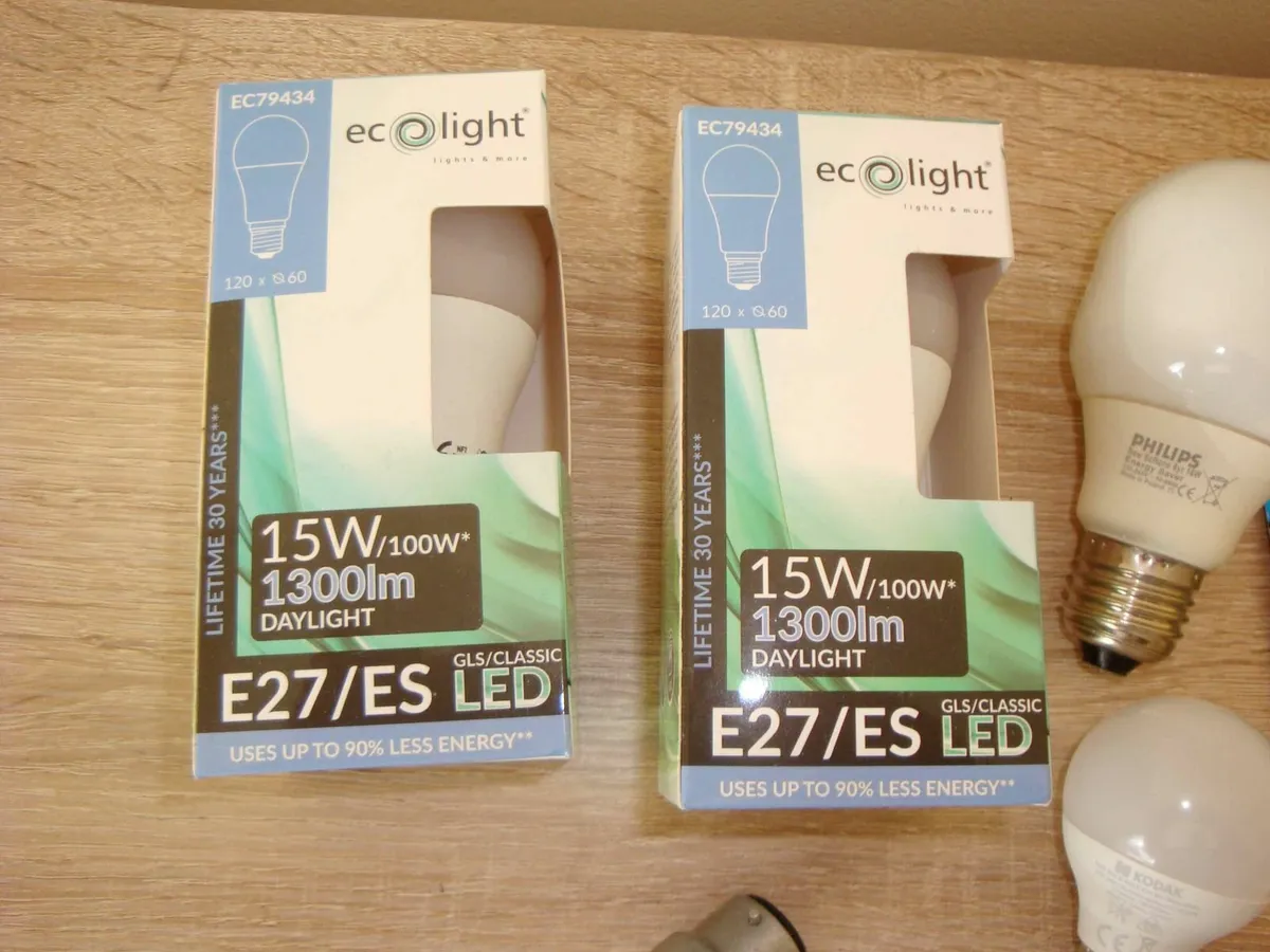 Bundle of various light bulbs - Image 2