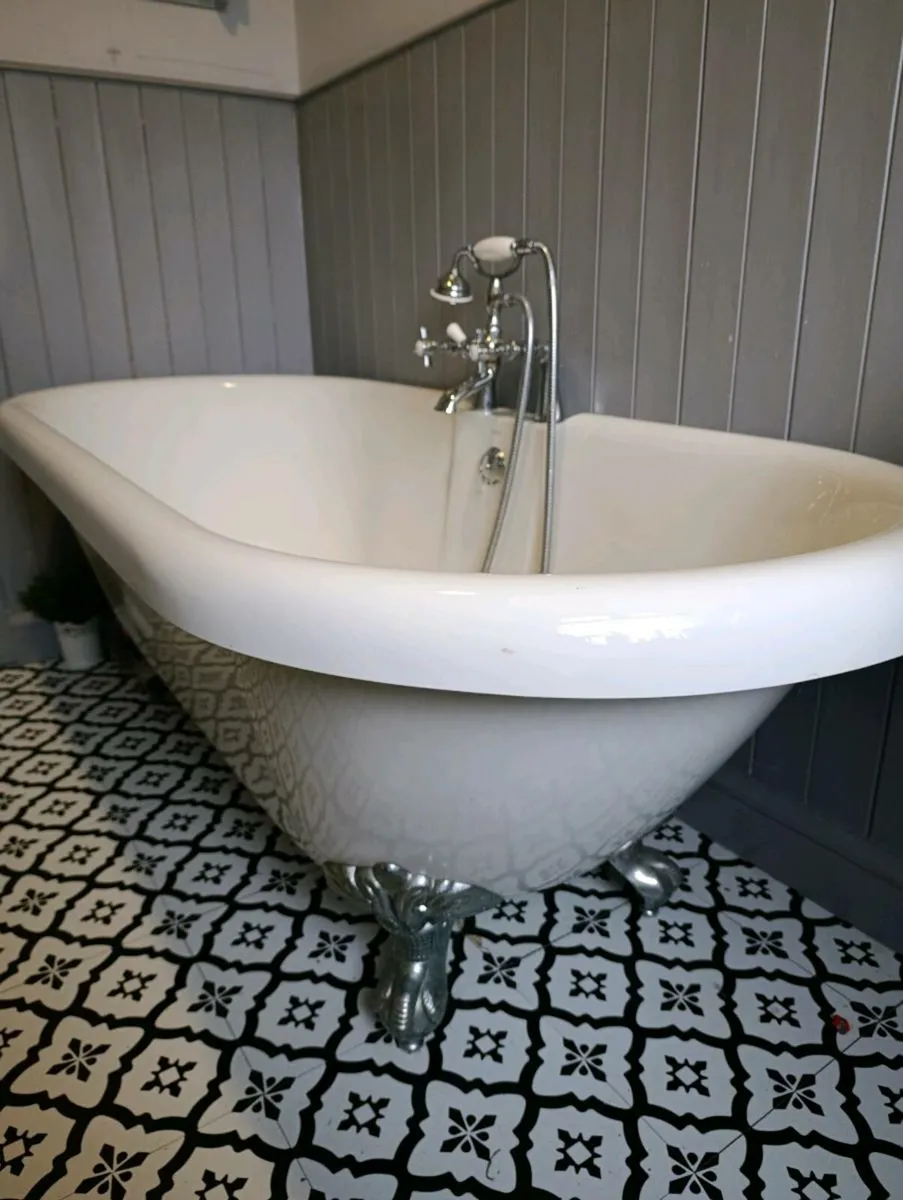 Bathroom suit - Image 1