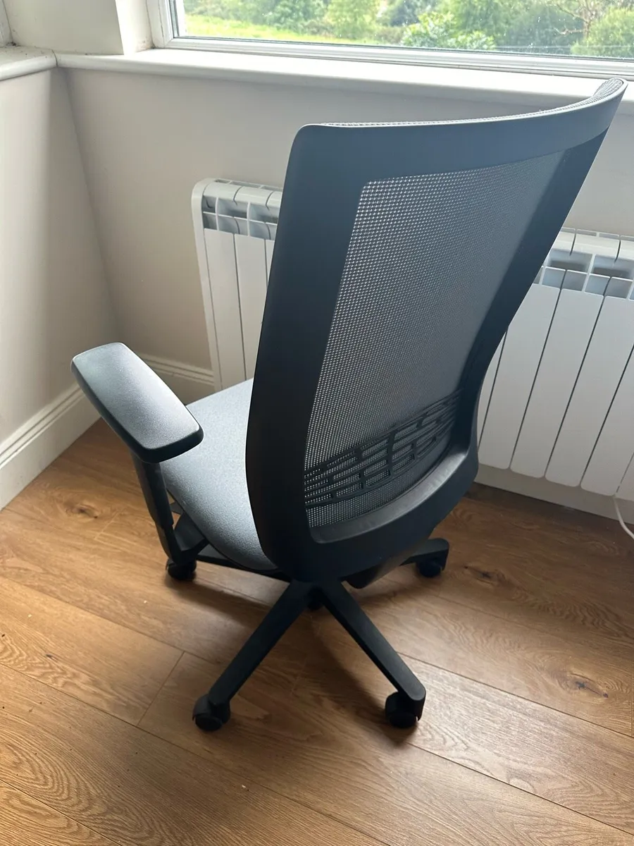 Office chair - Image 2
