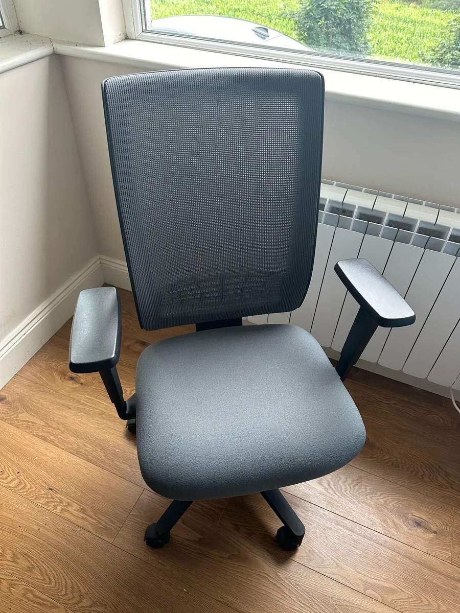 Office chair - Image 3