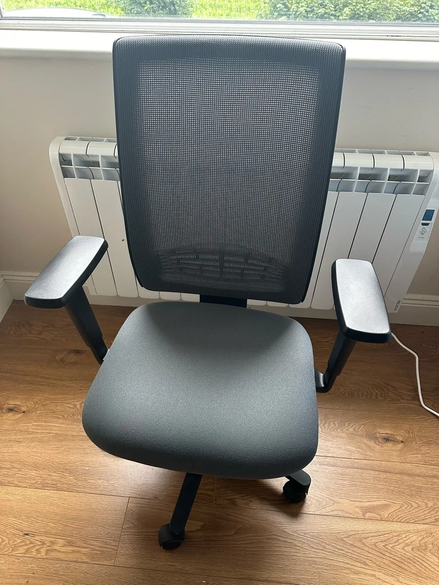 Office chair - Image 1