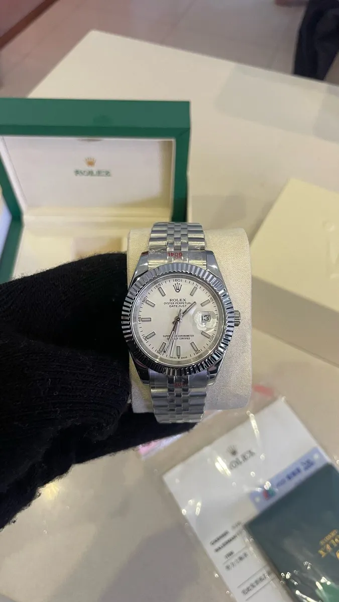 White mens watch - Image 1