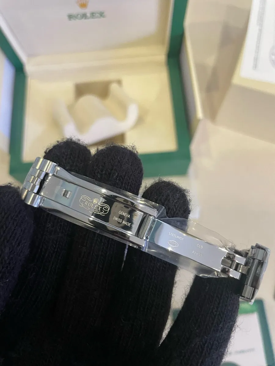 White mens watch - Image 3