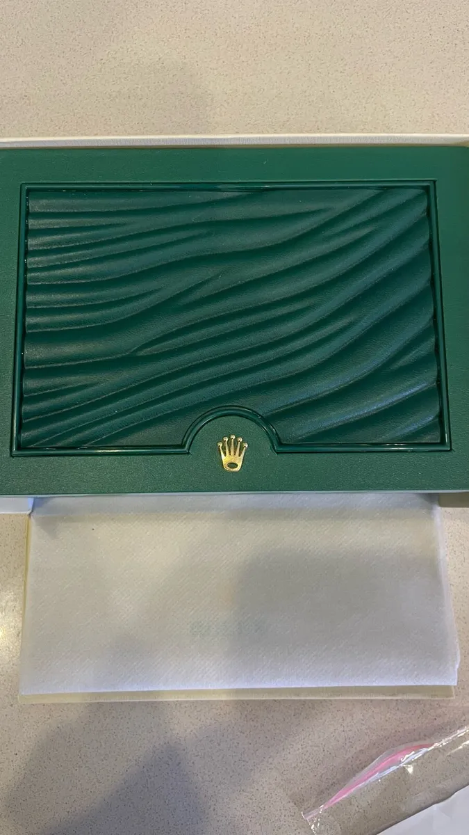 White mens watch - Image 4