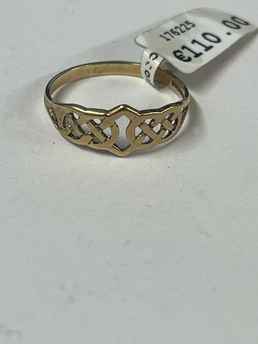 9k gold ring with Celtic design. - Image 2