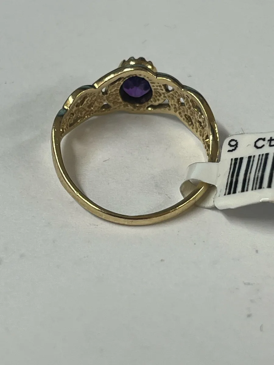 9k gold ring with purple stone. - Image 4