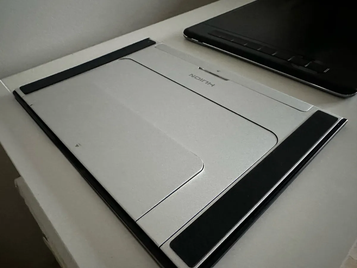 Huion Pro 16” 2.5k Pen Display - Image 3