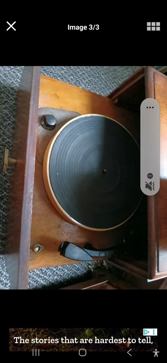 Mc michael vintagecradio and record player. - Image 1