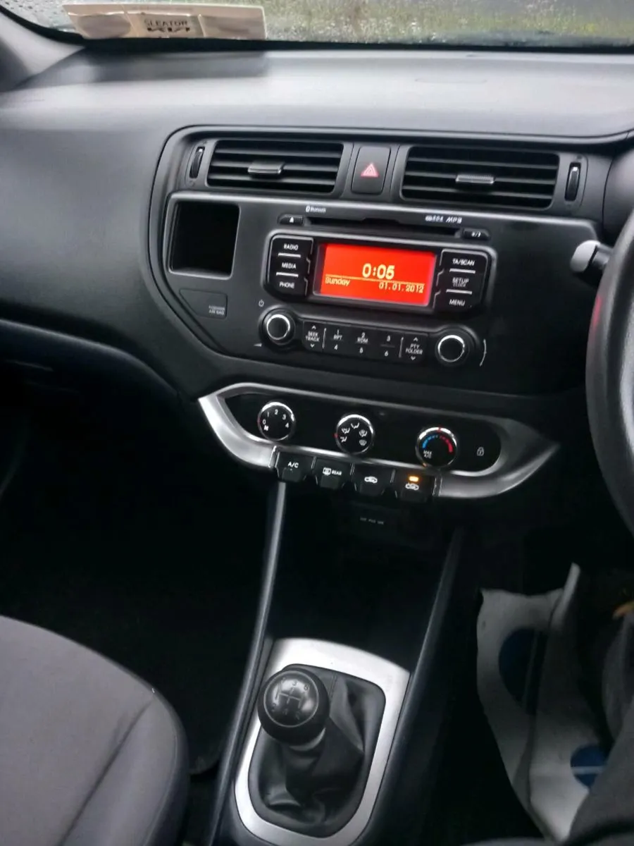2013 kia rio - Image 4