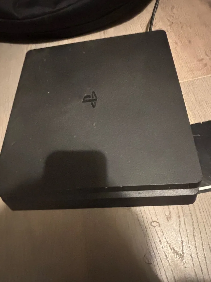 PS44 with 2 controllers, 6 games - Image 2