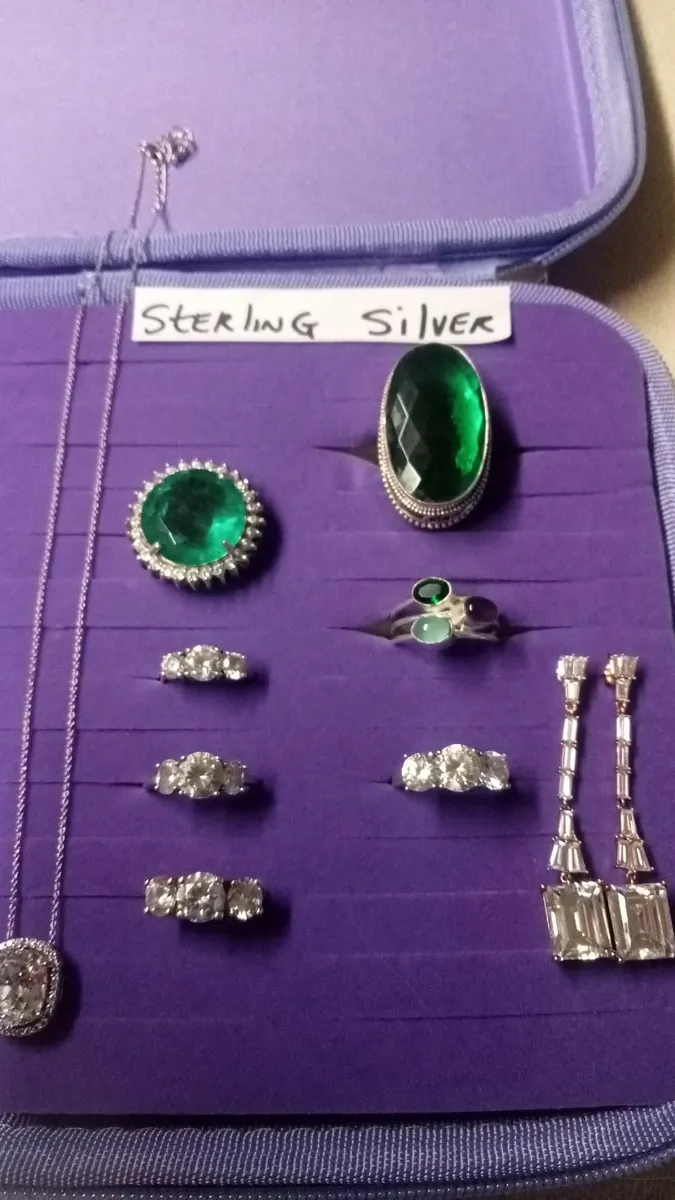 Selection of Gold and Silver Jewelry - Image 1