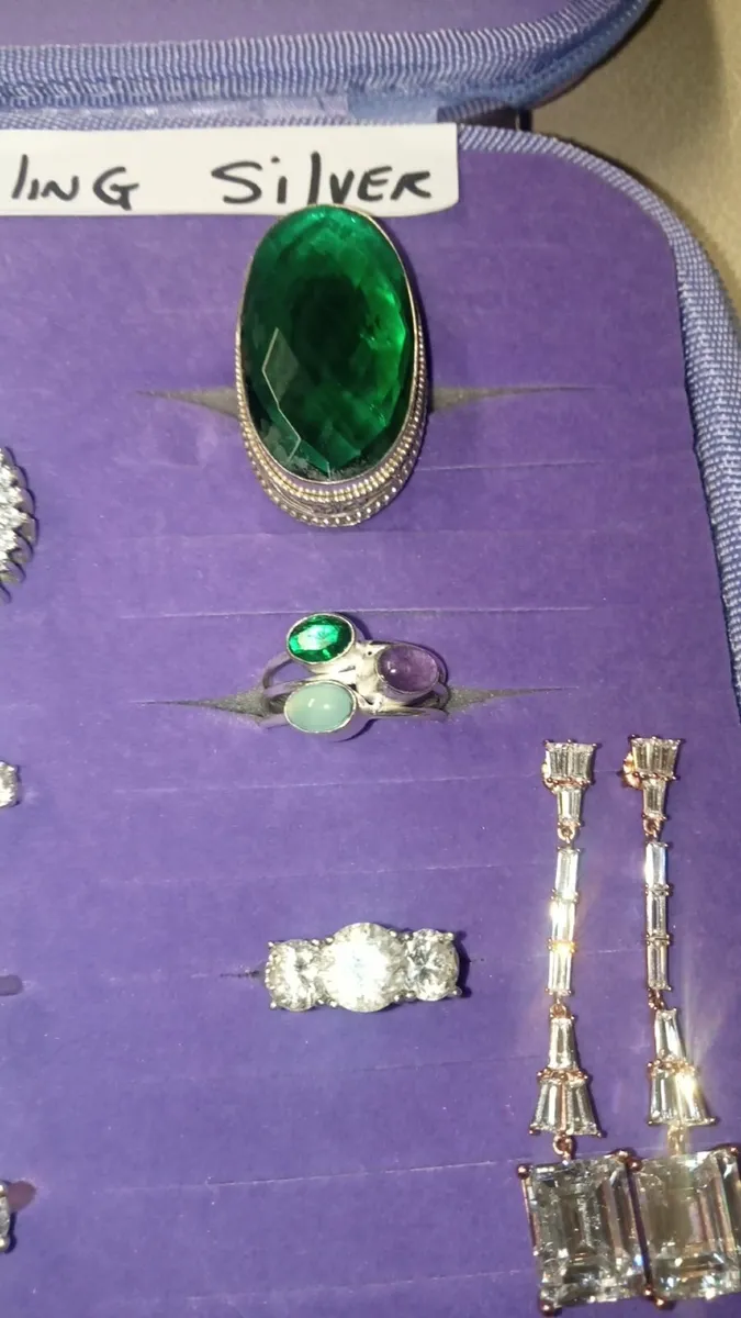 Selection of Gold and Silver Jewelry - Image 3