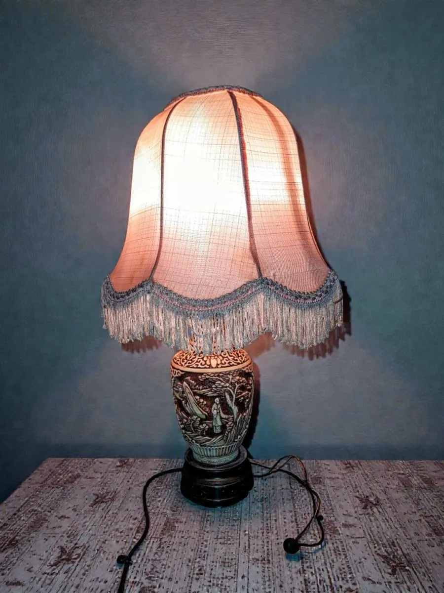 Lovely pink heavy table lamp - Image 1