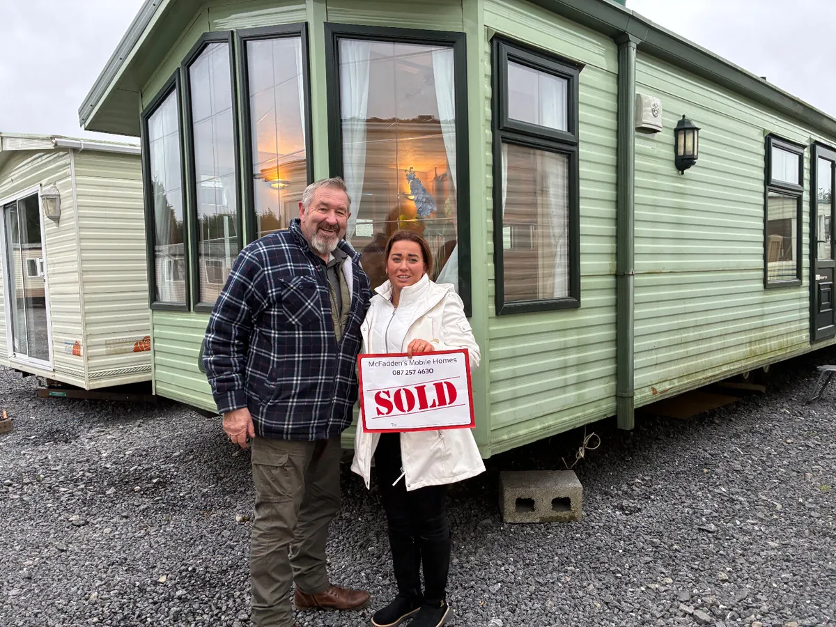 THEY DROVE UP FROM CORK IN BAD WEATHER - Image 1