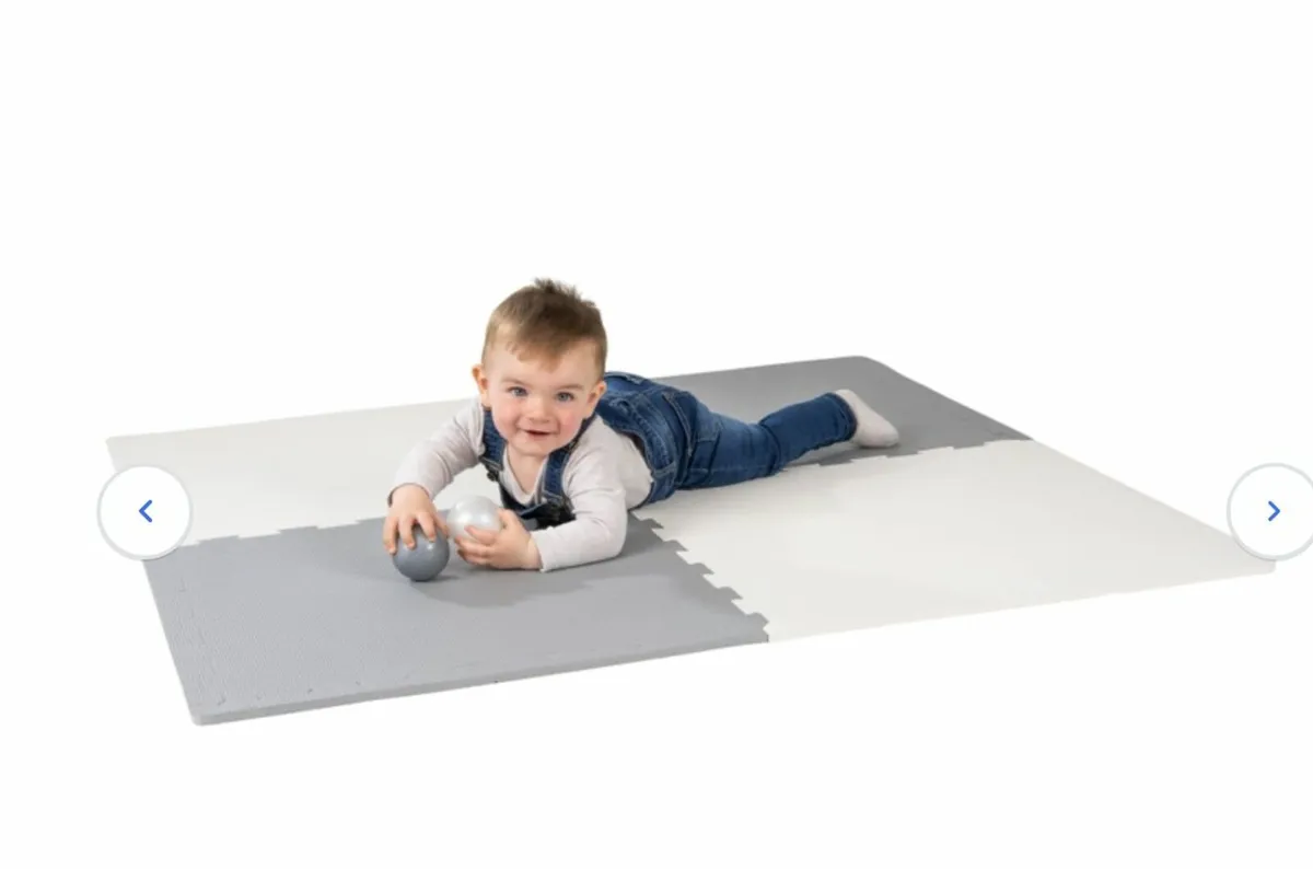 AS NEW KIDS INDOOR PLAY HOUSE AND FOAM TILES - Image 3
