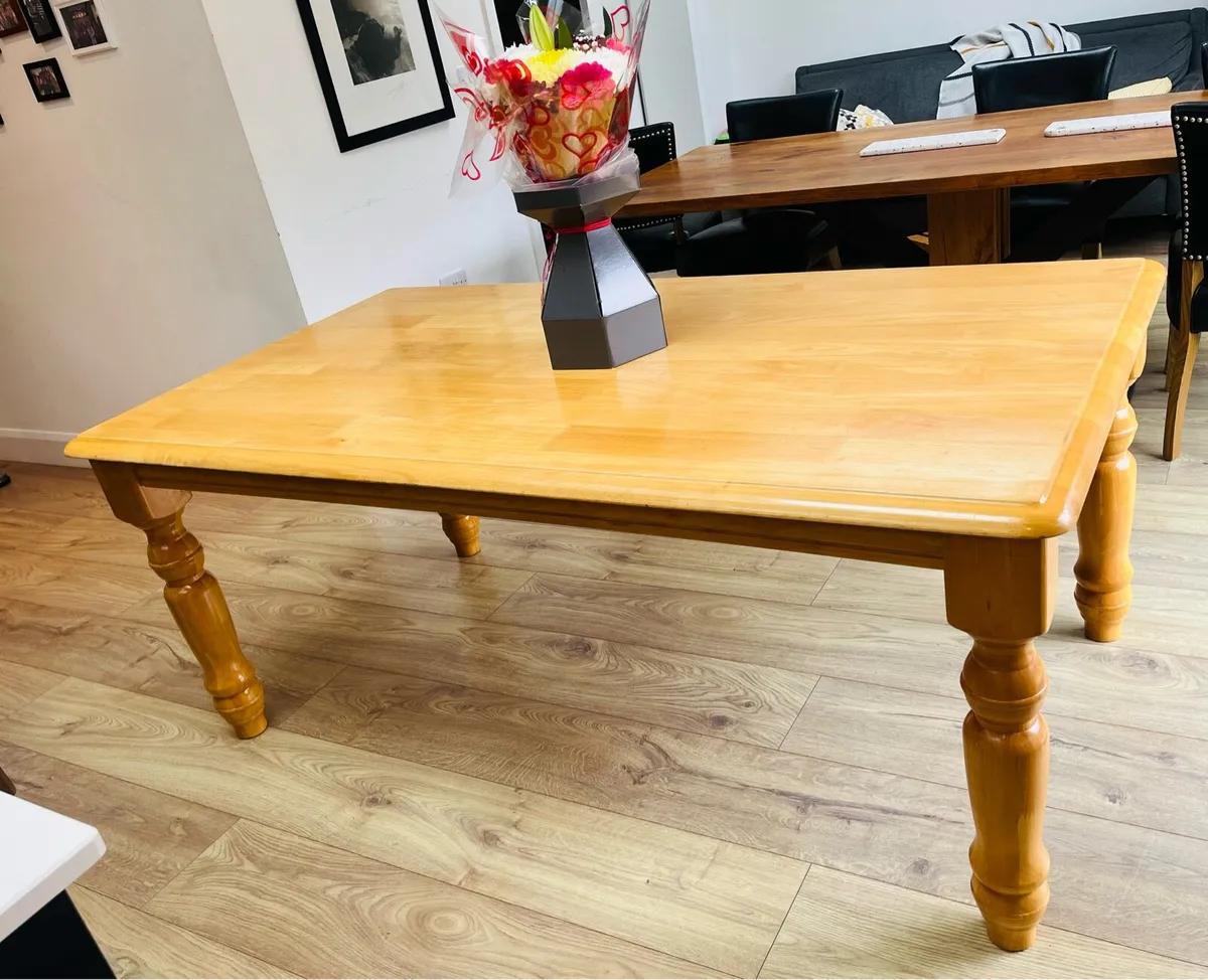 Dining table - Image 1