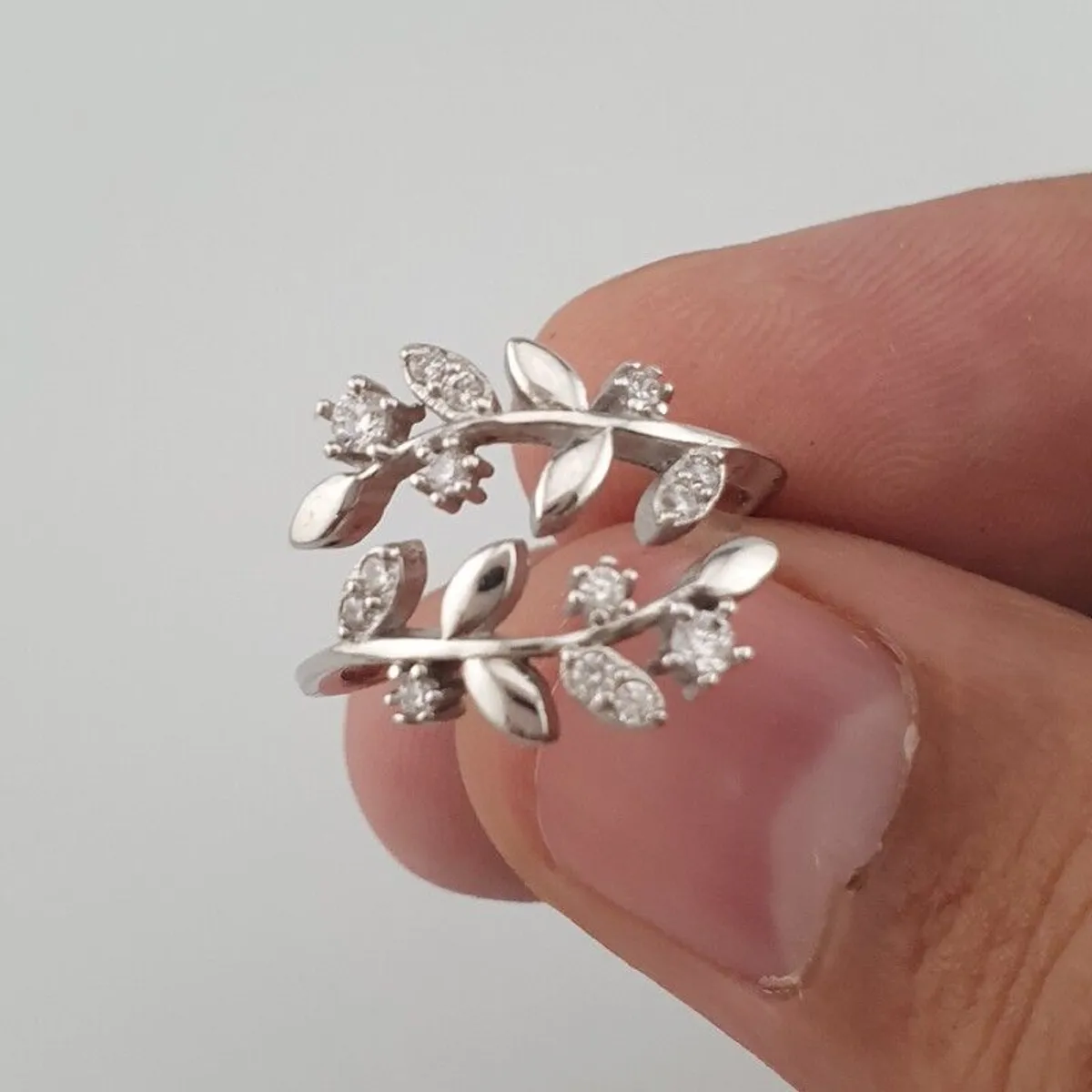 Beautiful Flower Desgin 925 Sterling Silver Ring - Image 1