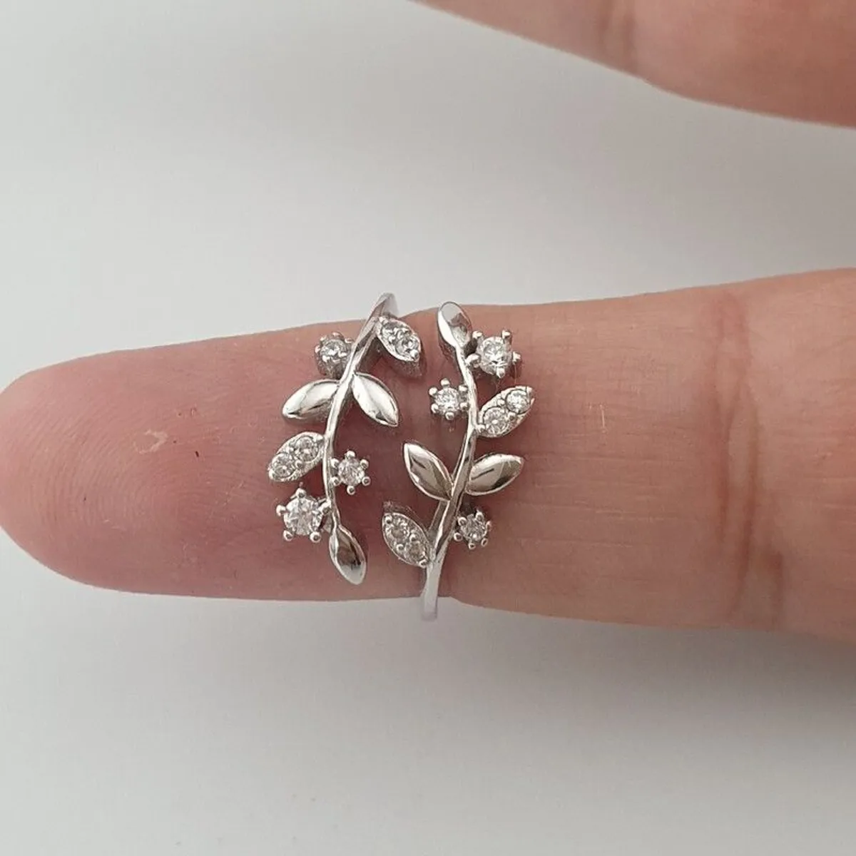 Beautiful Flower Desgin 925 Sterling Silver Ring - Image 2