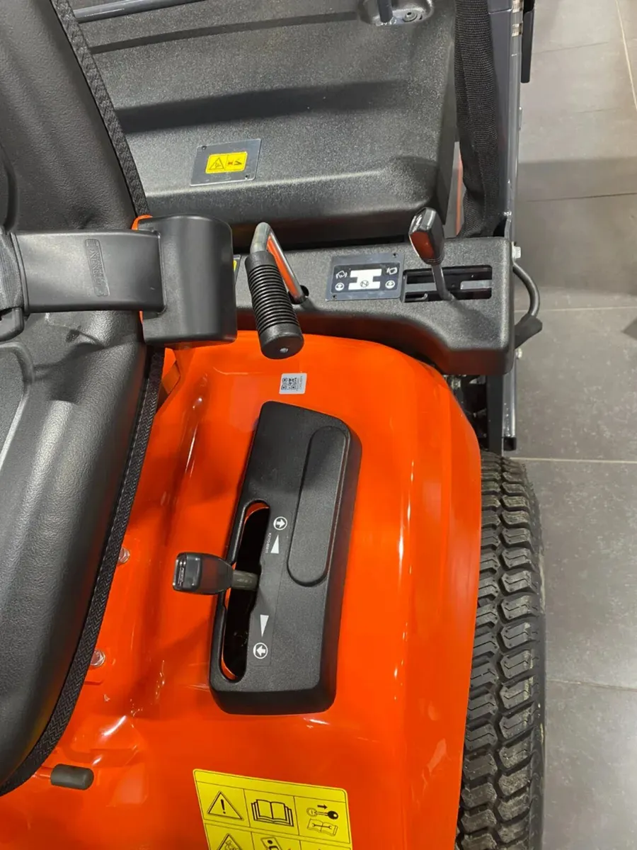 New Kubota G21E High Dump Lawnmower - Image 3