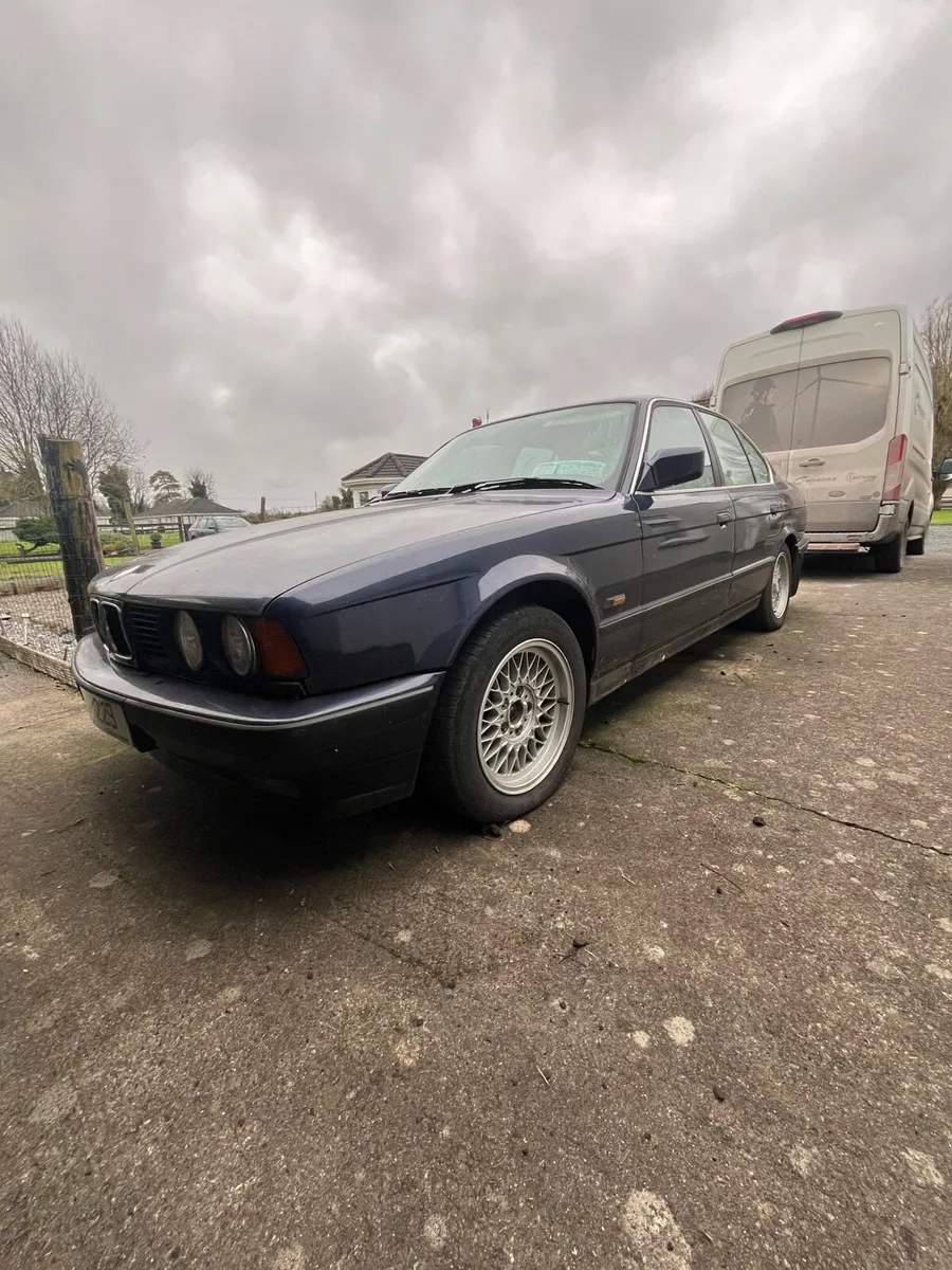 BMW 520i - Image 1