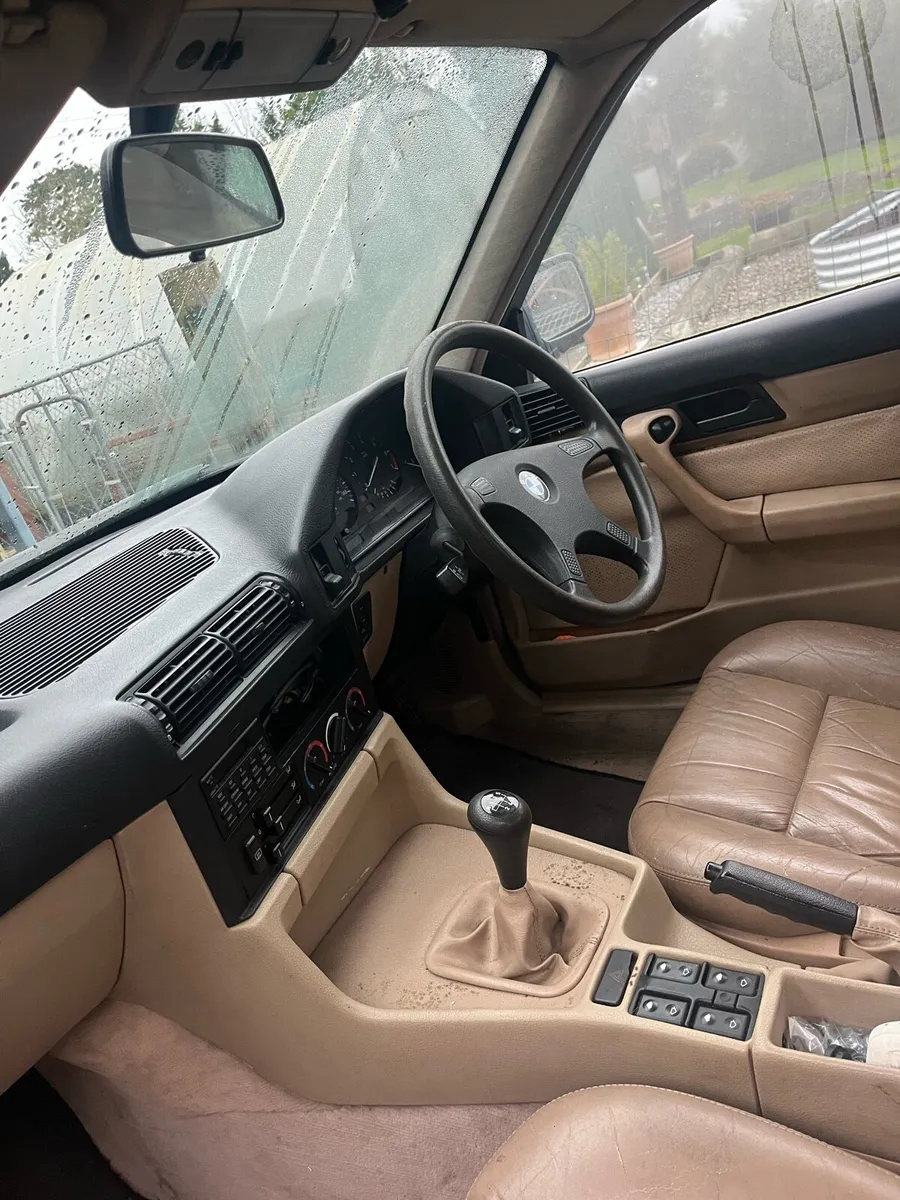 BMW 520i - Image 4