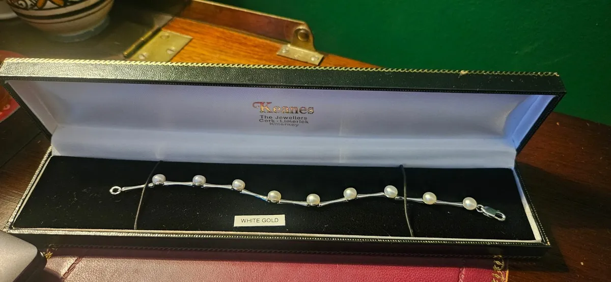 9ct White Gold & Pearl Bracelet – Original Box - Image 1
