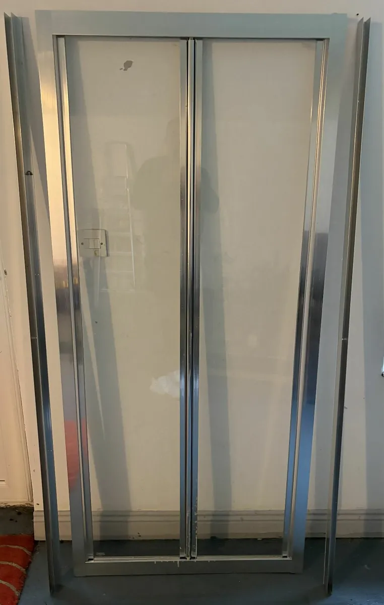 Chrome 900mm shower door - Image 1