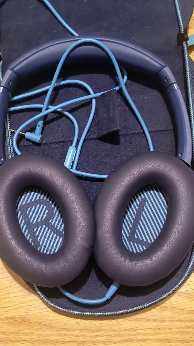 Bose Sound True around-ear headphones - Image 1