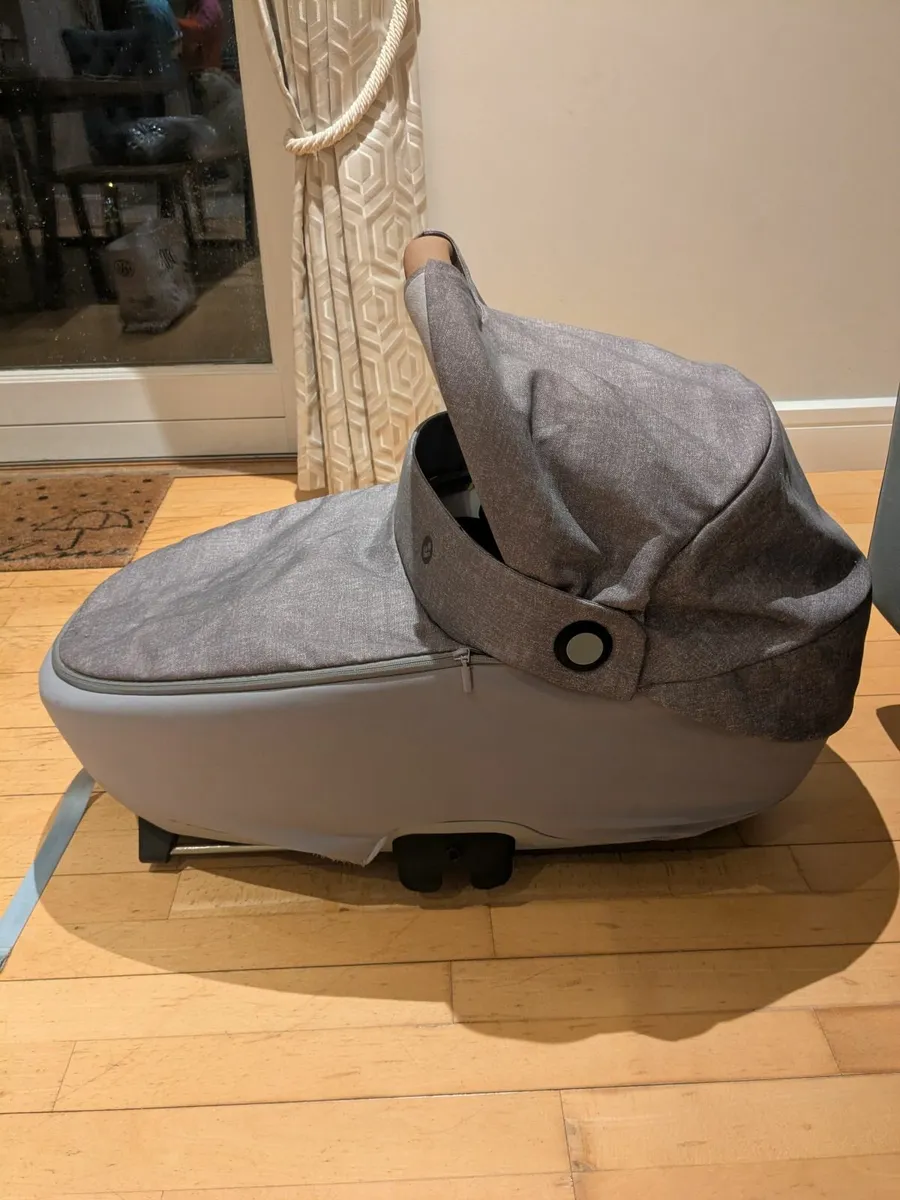 Car cot seat - Image 1
