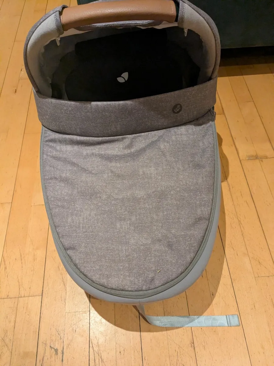 Car cot seat - Image 3