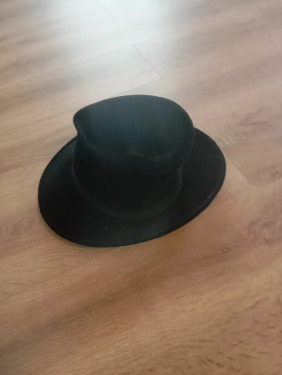 Philip Treacy Designer Hat - Image 4