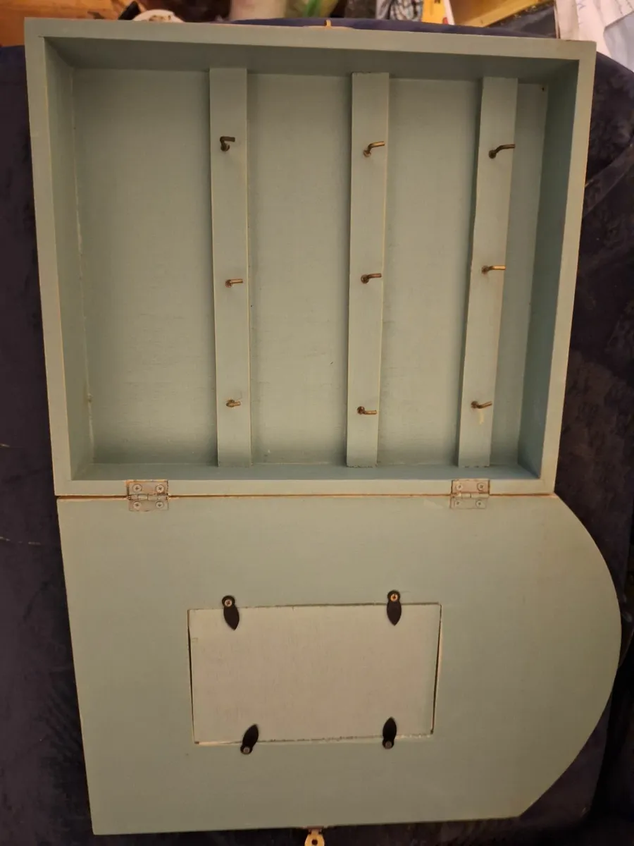 Lovely vintage style key cabinet - Image 2