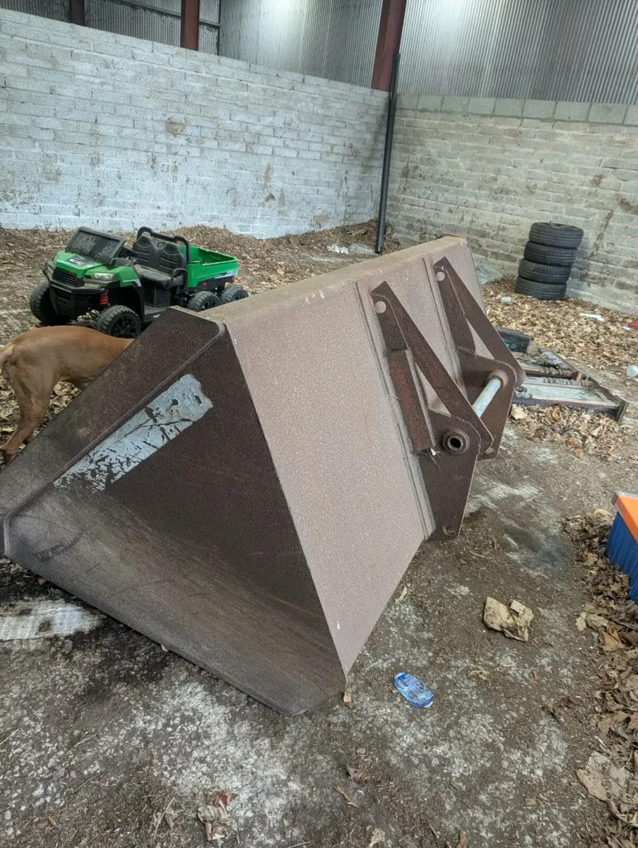 Manitou 8ft bucket - Image 2