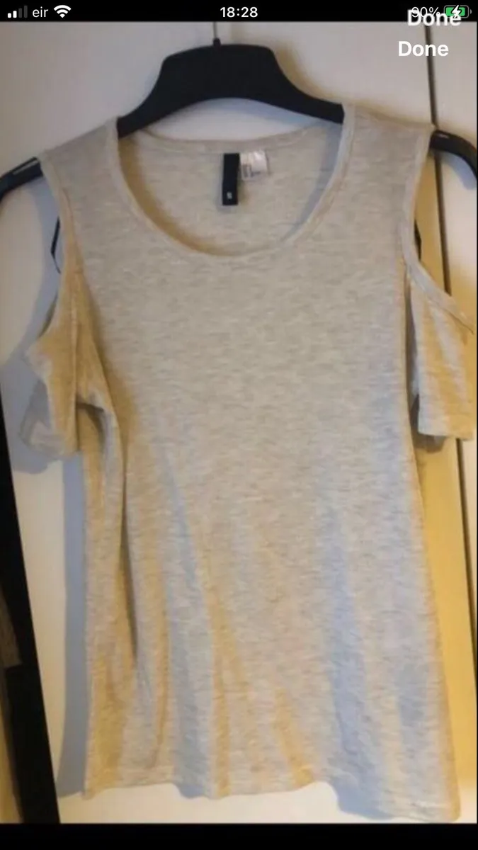 Ladies stunning top size 8 €3 - Image 1