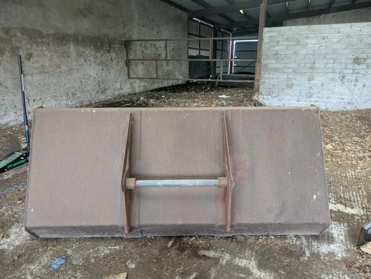 Manitou 8ft bucket - Image 3