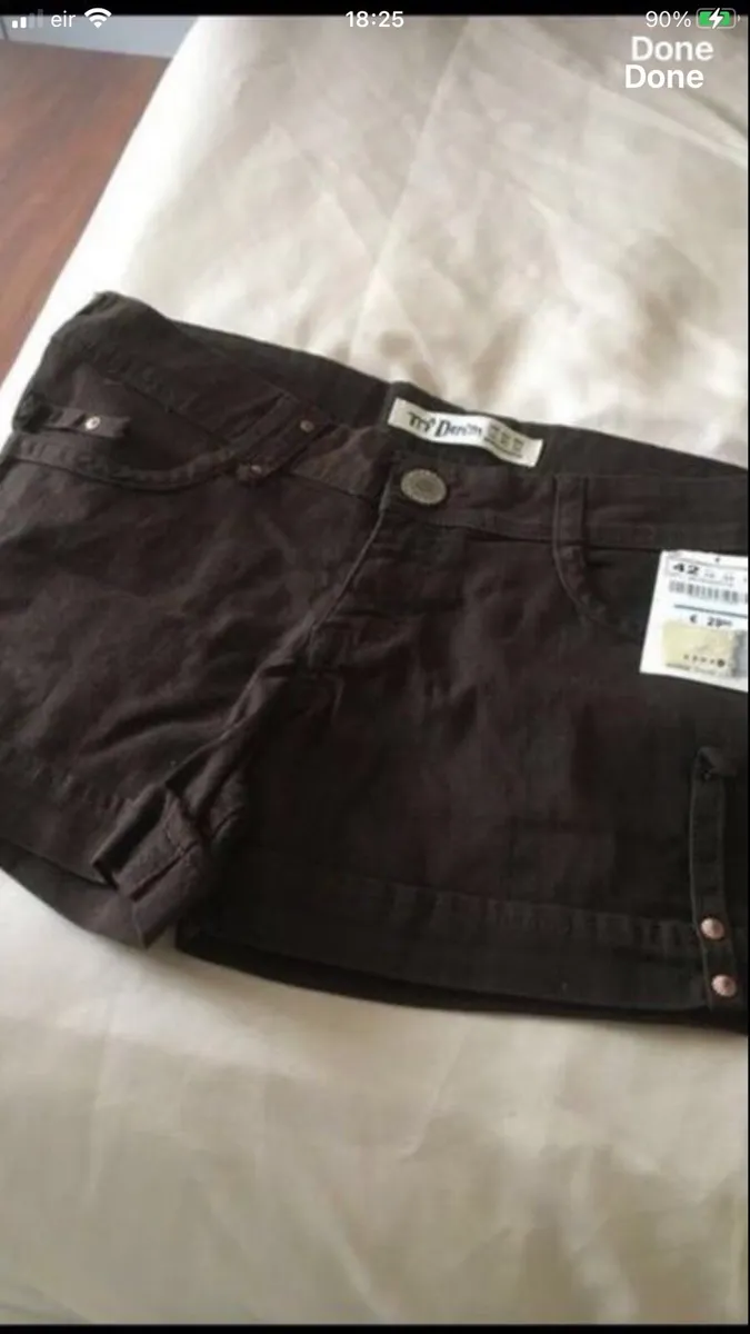 Ladies BNWT shorts size 14 €10 - Image 1