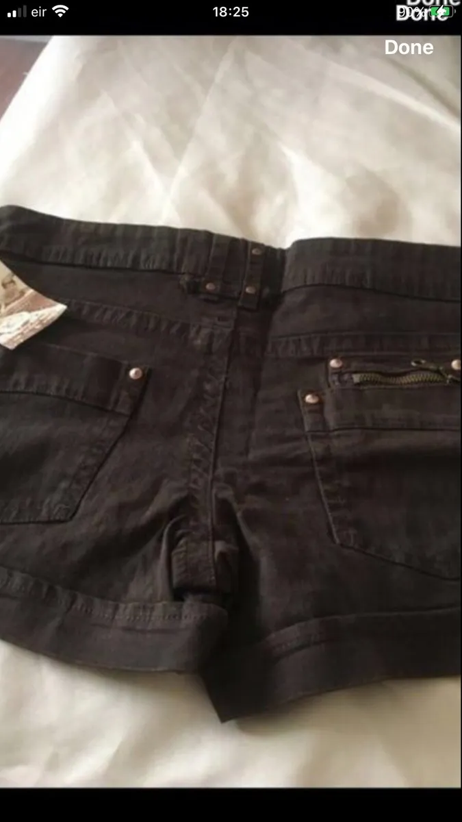 Ladies BNWT shorts size 14 €10 - Image 2
