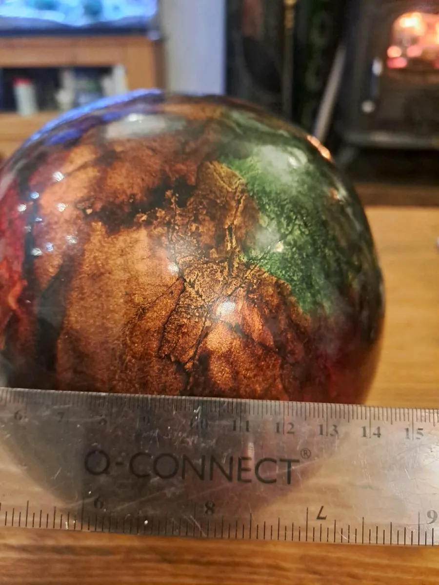 Decorative Art Glass Effect Sphere – 15cm - Image 3