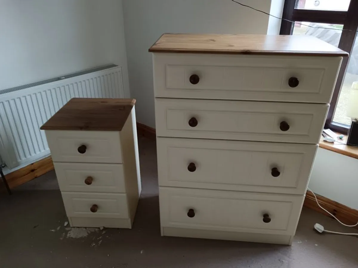 Cream bedroom furniture - Image 1