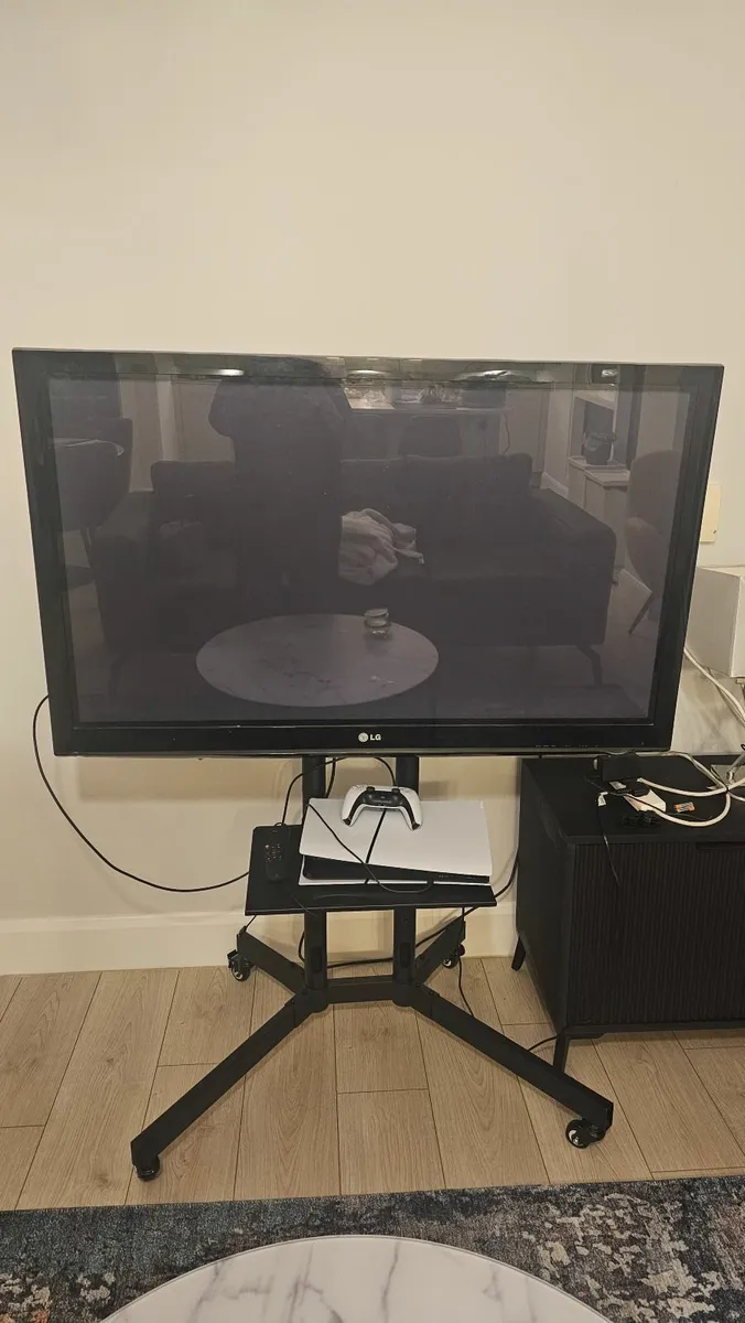 TV lg 50 inches model number 50pq3000 - Image 2