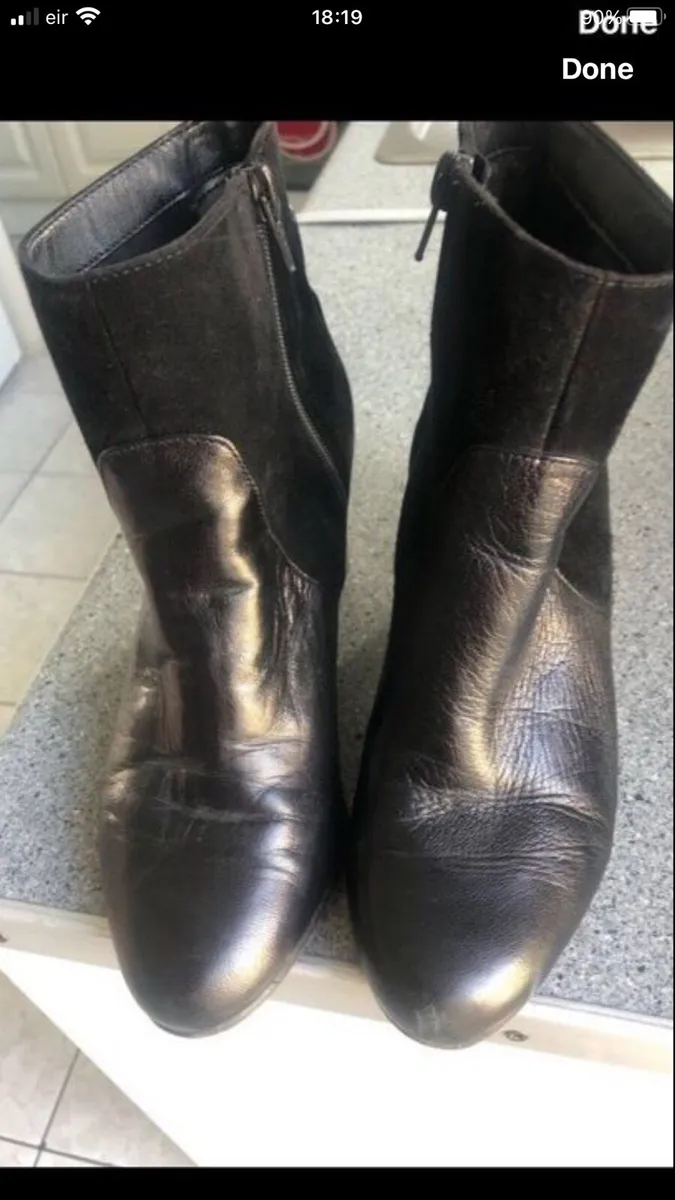 Ladies Clark’s boots size 4 €10 - Image 1