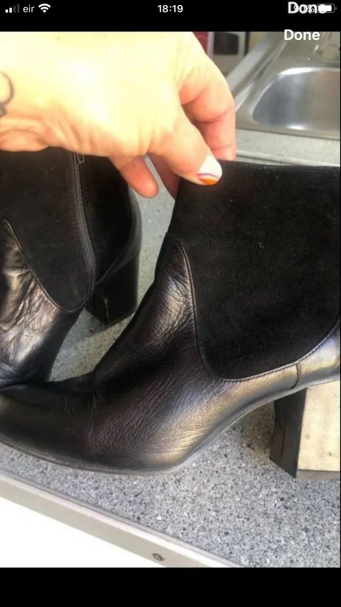 Ladies Clark’s boots size 4 €10 - Image 2