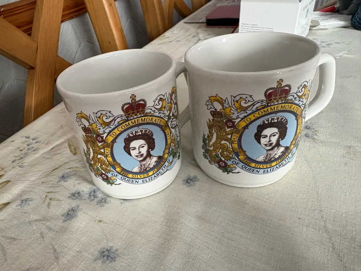 Queen Elizabeth II Silver Jubilee Mug Pair - Image 1
