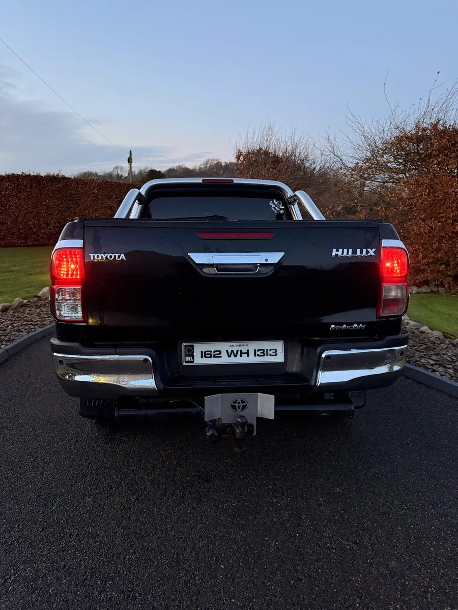Toyota Hilux Invincible X - Image 3